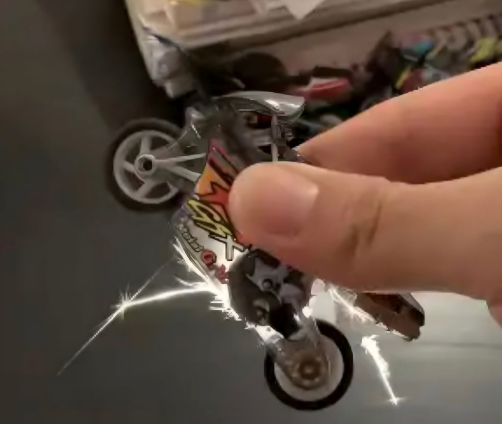 Kıvılcım Çıkaran Motor Oyuncağı