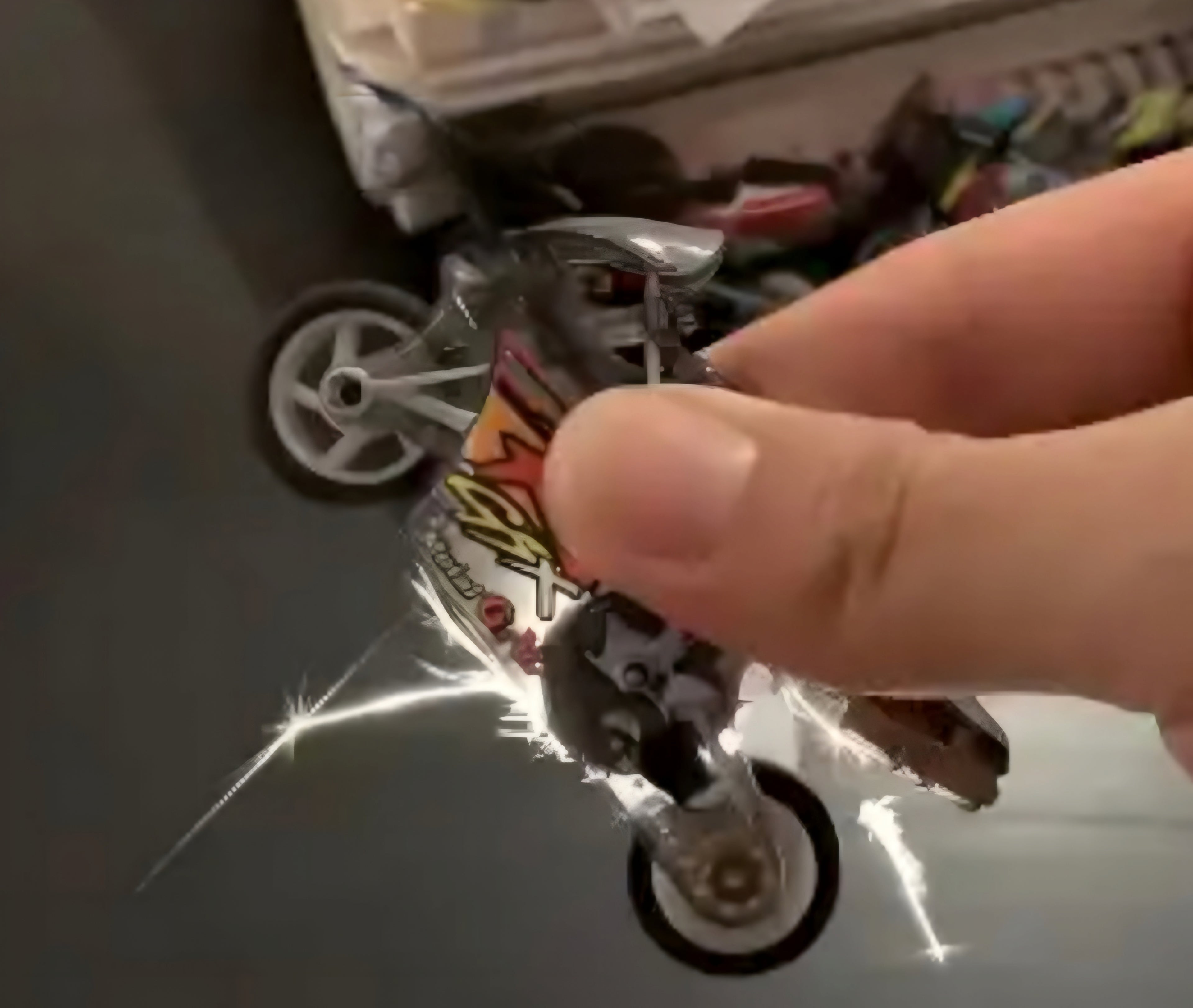 Kıvılcım Çıkaran Motor Oyuncağı